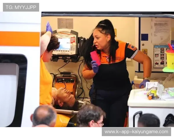 世界级教练突发心脏病，紧急送医